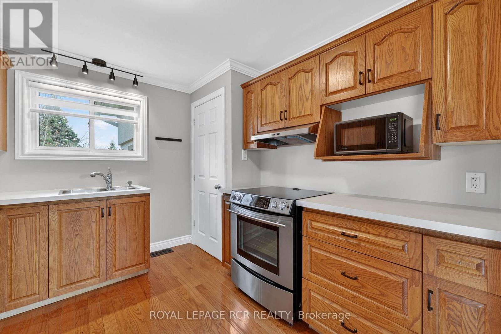 108 ALLAN STREET — photo 19
