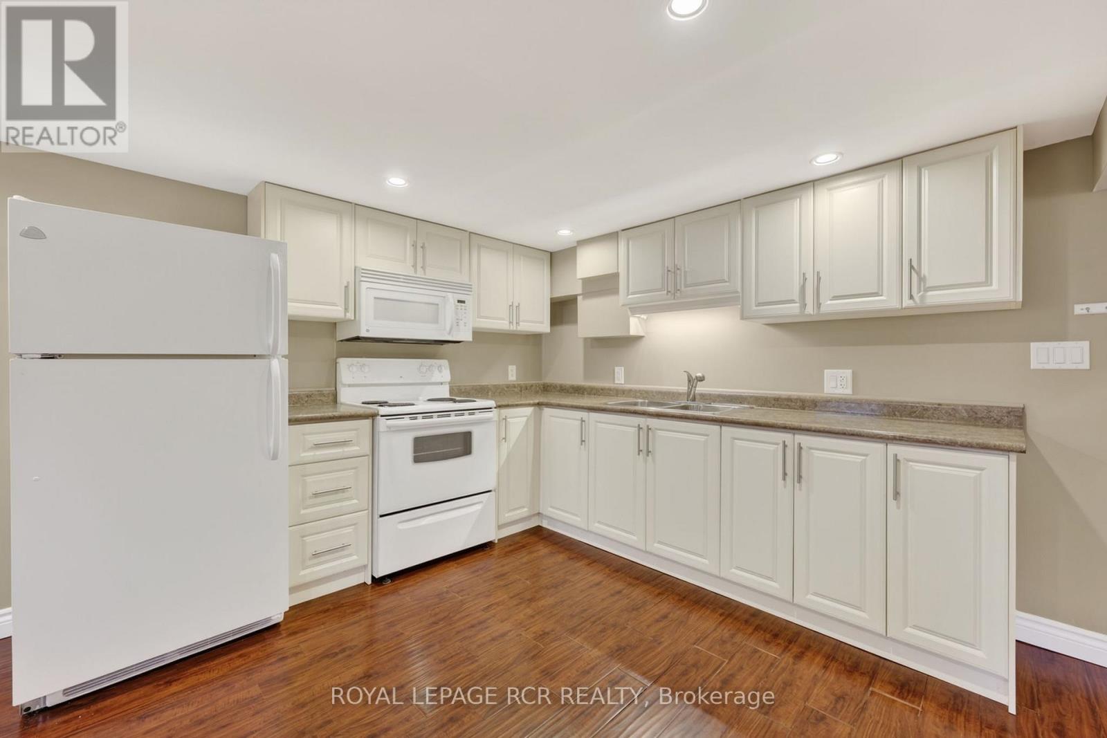 108 ALLAN STREET — photo 34