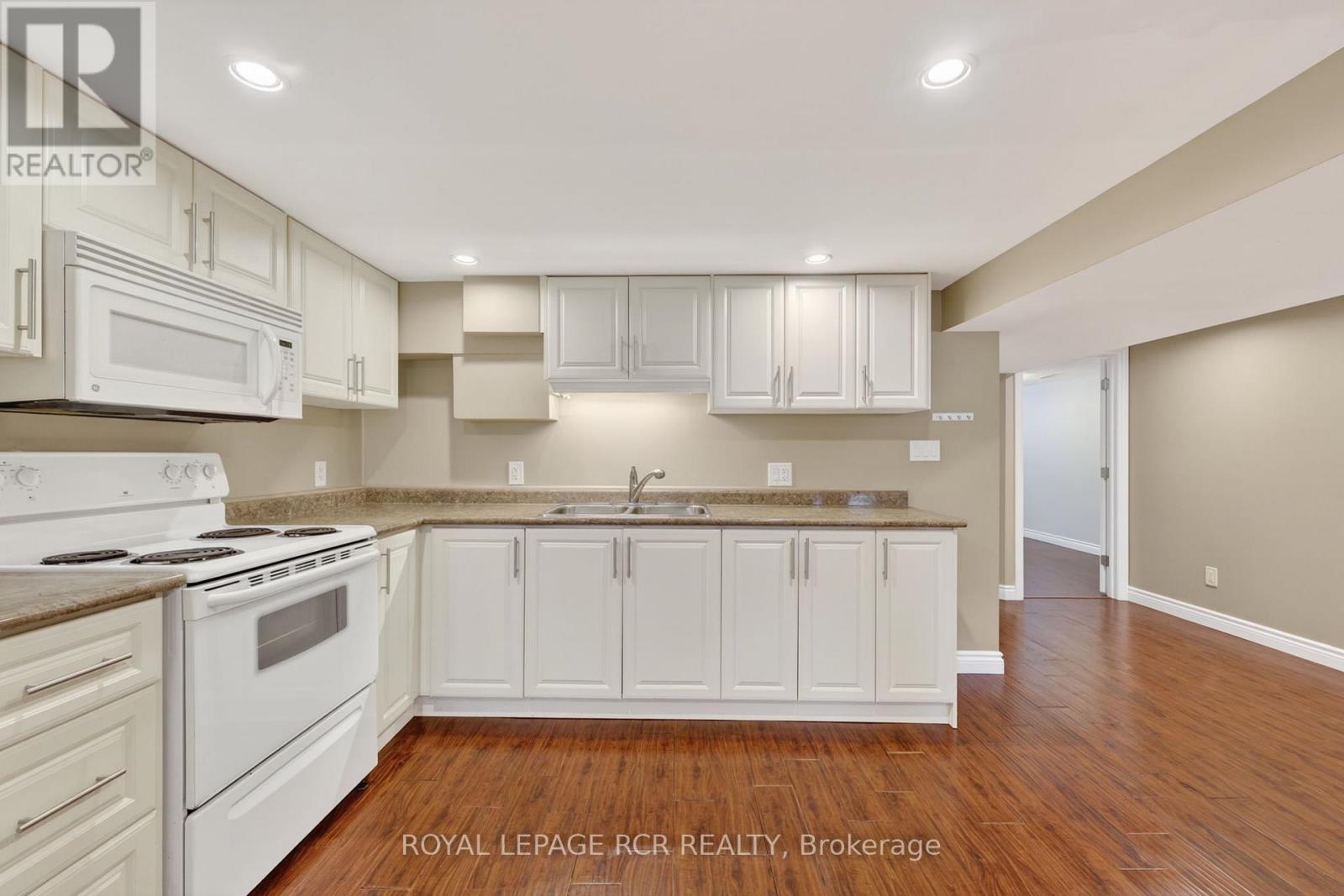 108 ALLAN STREET — photo 35
