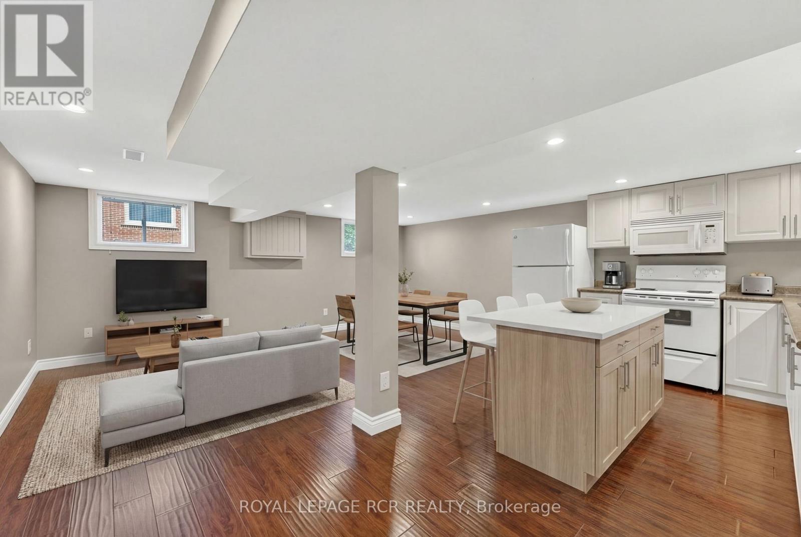 108 ALLAN STREET — photo 37