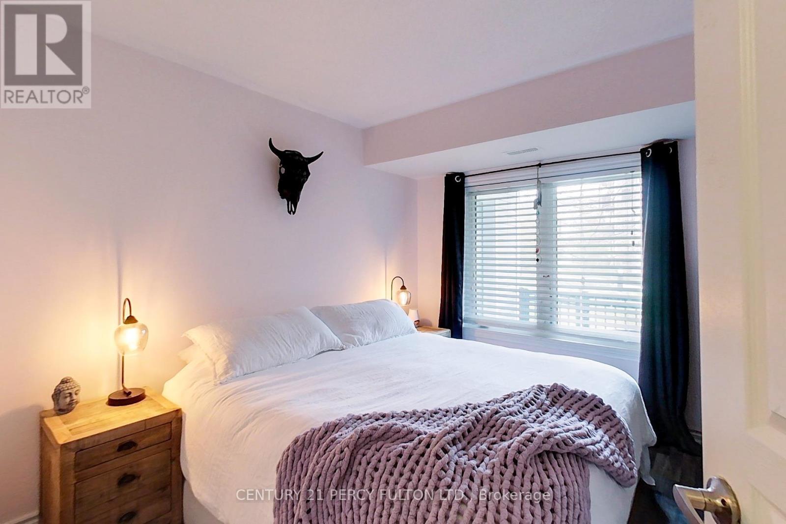 #107 2 COVE COURT - 29