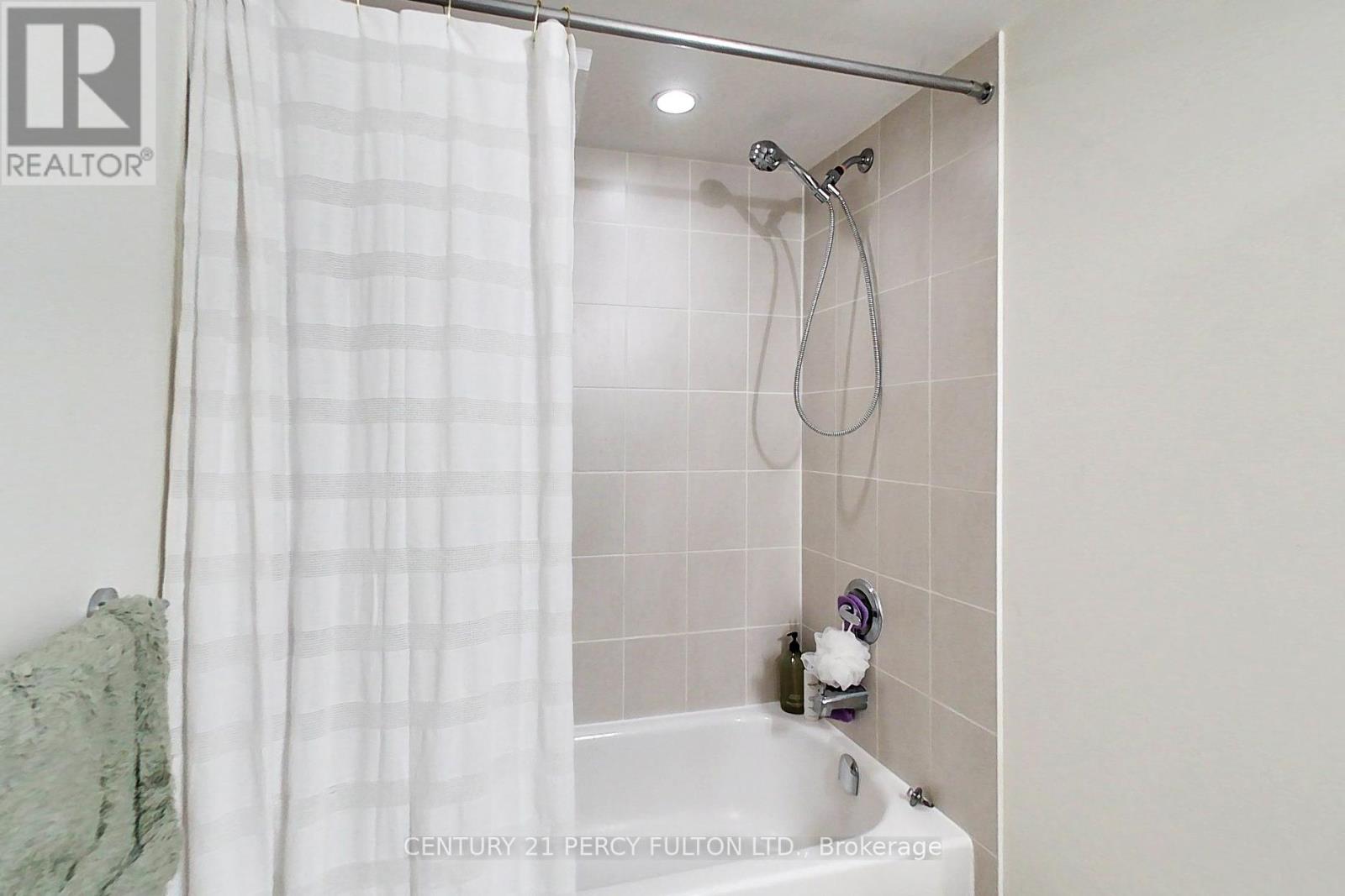 #107 2 COVE COURT - 37