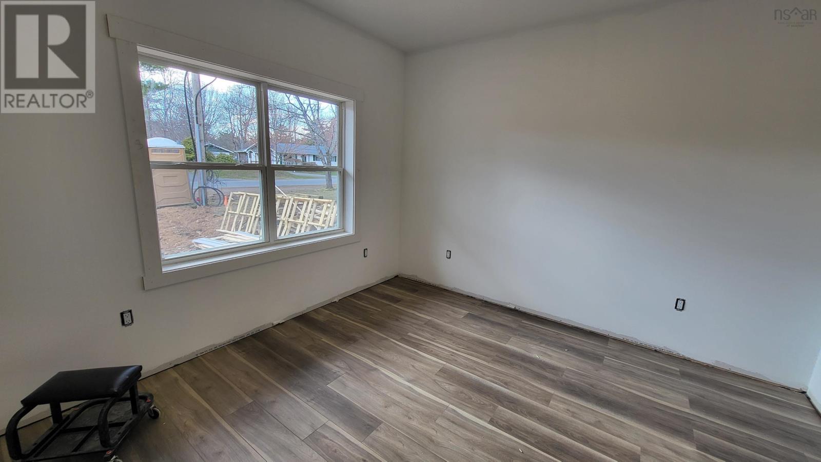 Property 7 of 14 of 1435 Princess Crescent