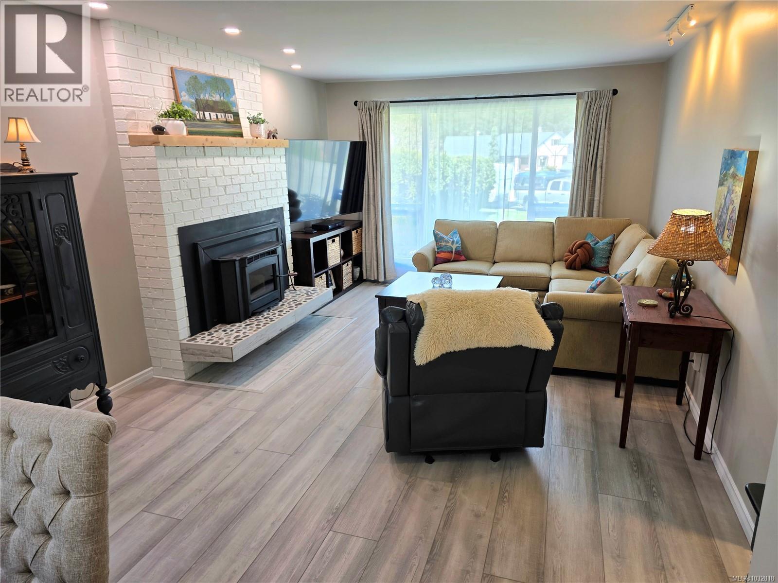 3724 Bishop Cres - 4