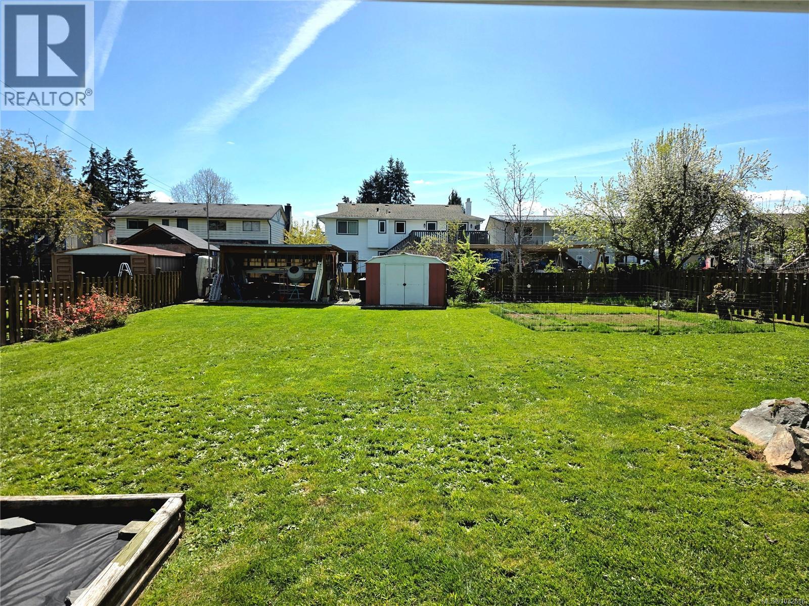 3724 Bishop Cres - 37