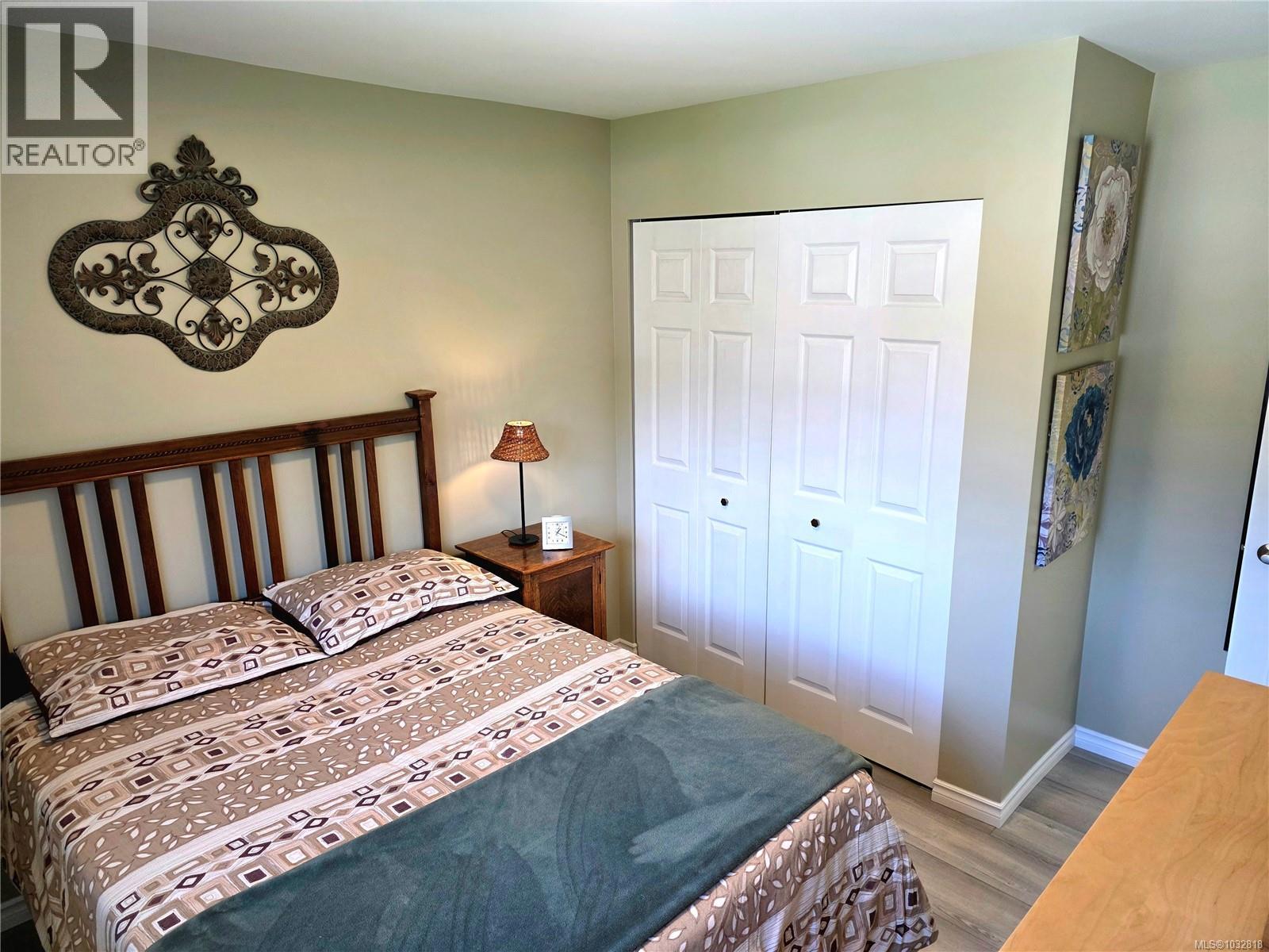 3724 Bishop Cres - 16