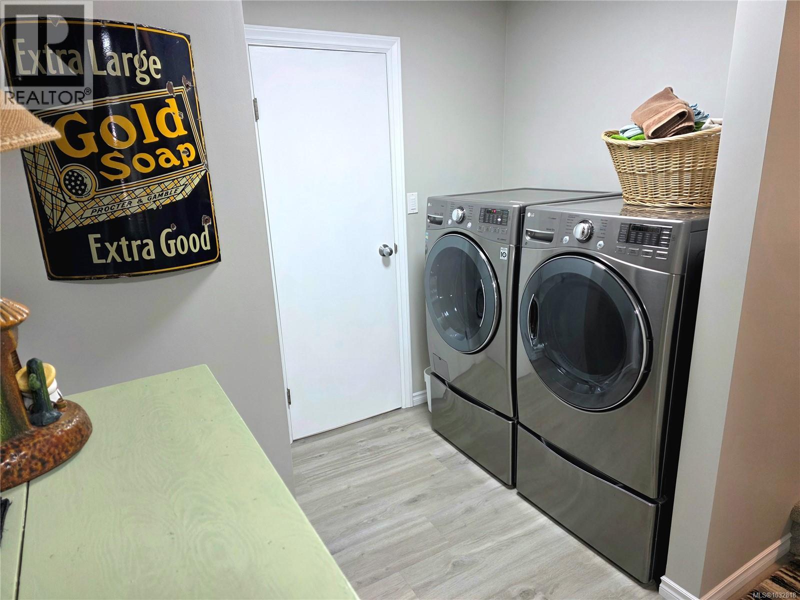 3724 Bishop Cres - 19