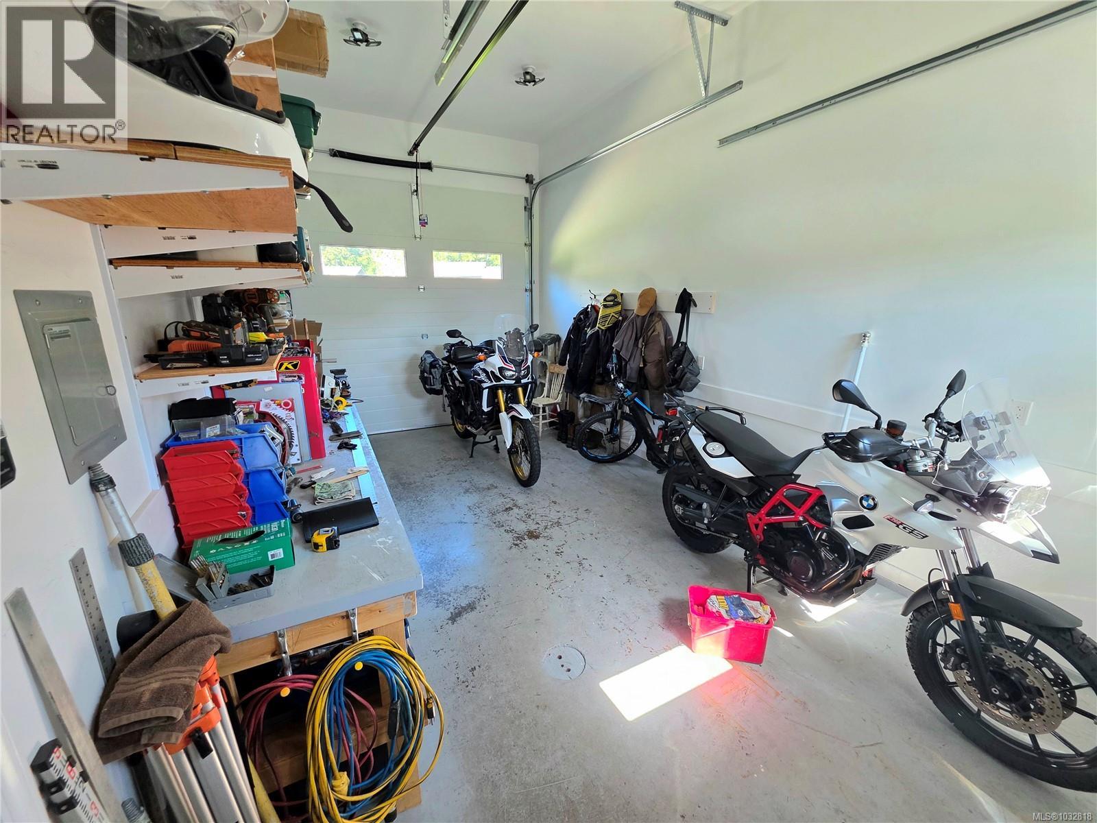 3724 Bishop Cres - 23