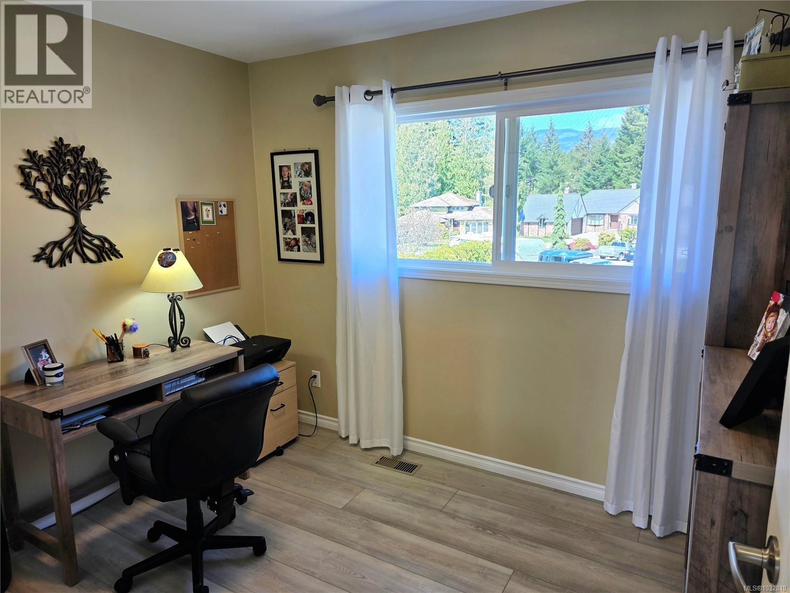 3724 Bishop Cres - 18