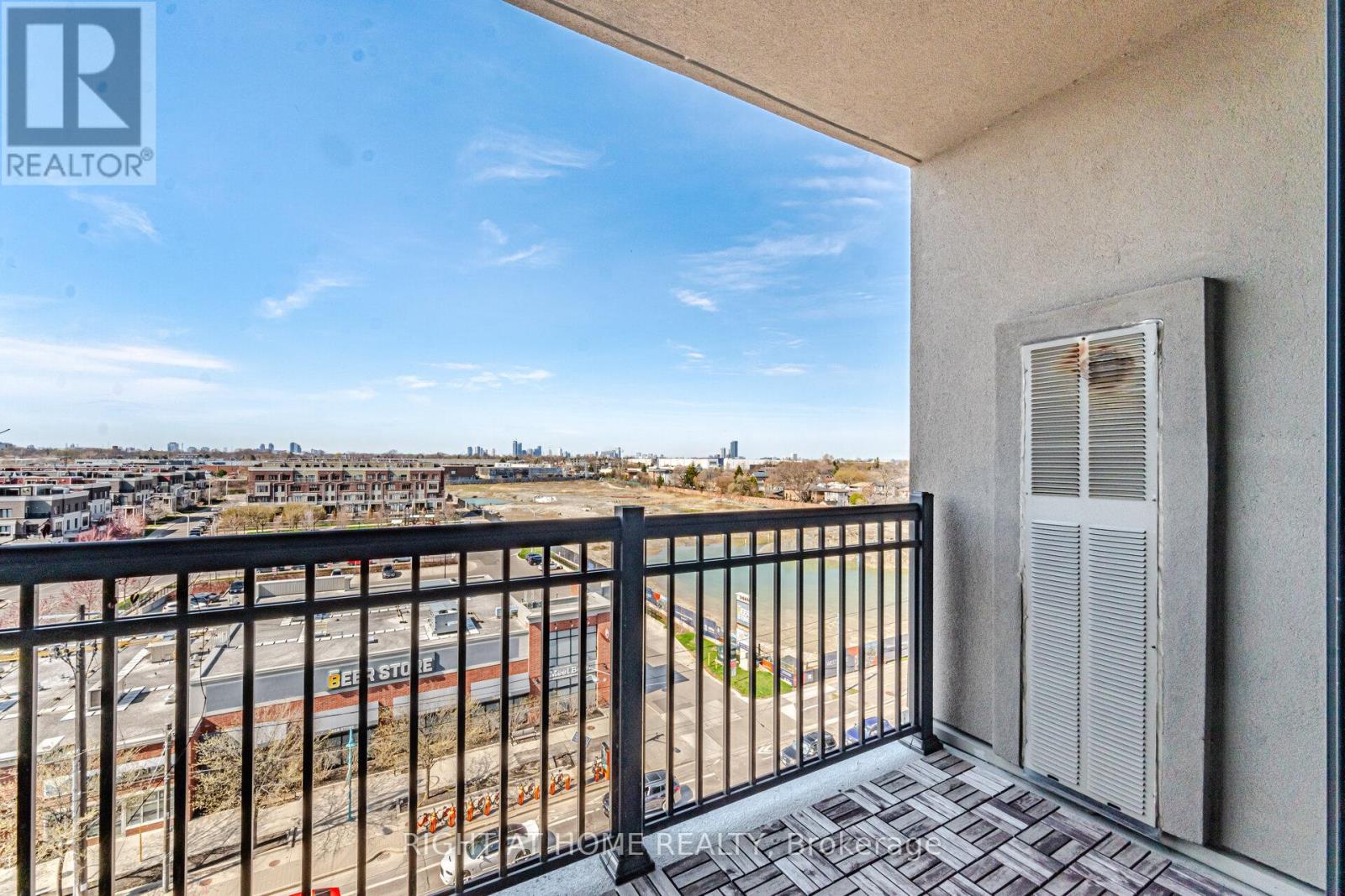 #703 3563 LAKE SHORE BOULEVARD W - 27
