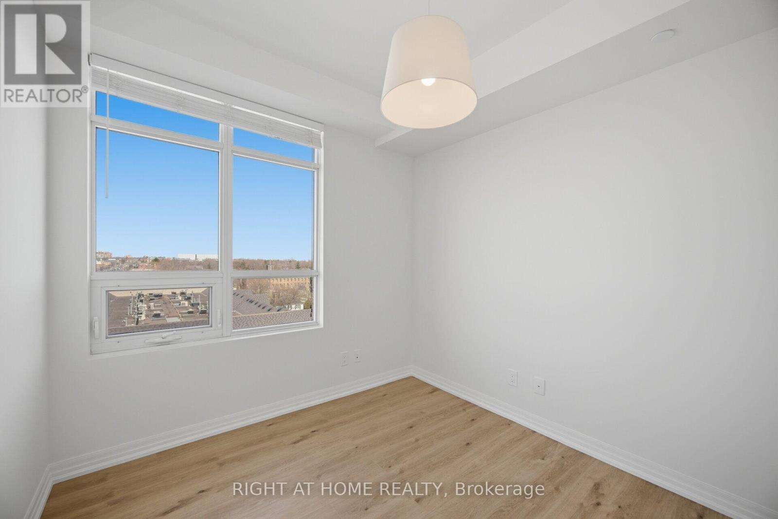 #703 3563 LAKE SHORE BOULEVARD W - 32