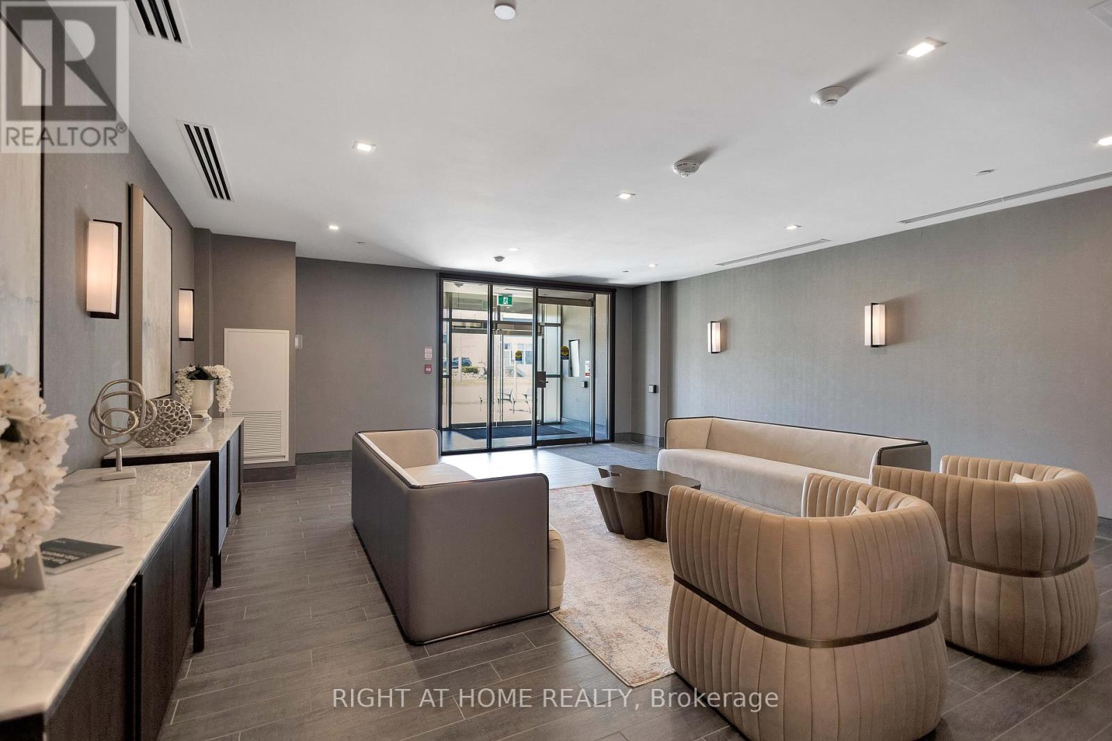 #519 470 DUNDAS STREET E - 25