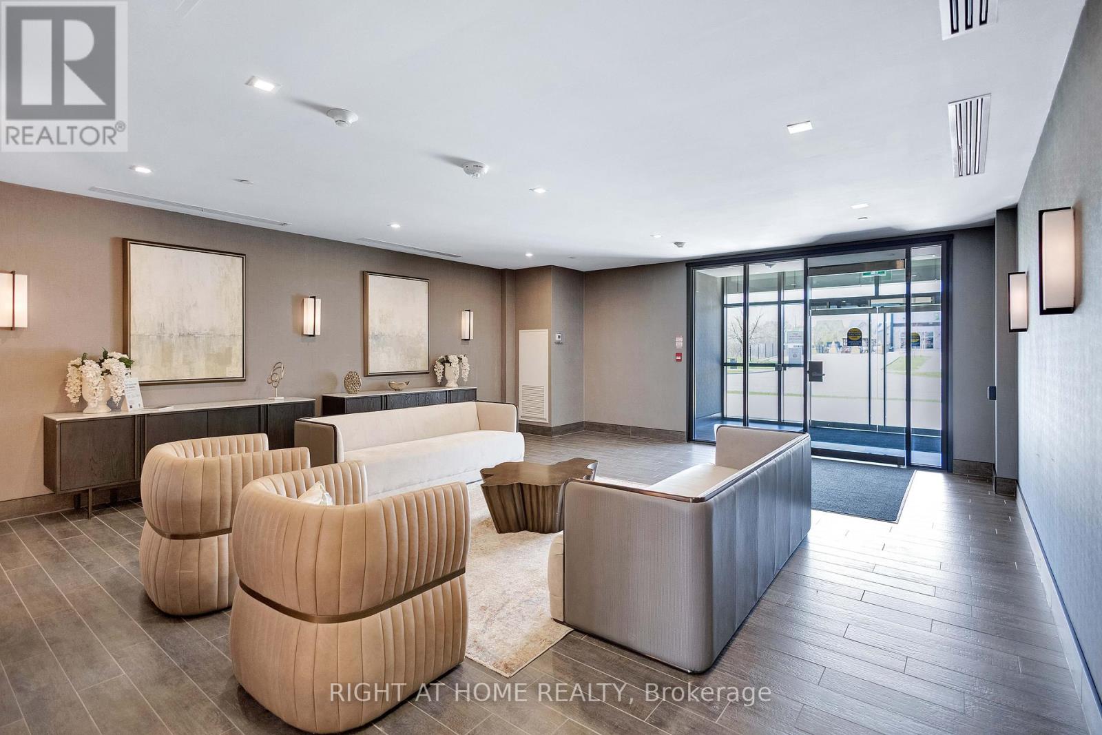 #519 470 DUNDAS STREET E - 26