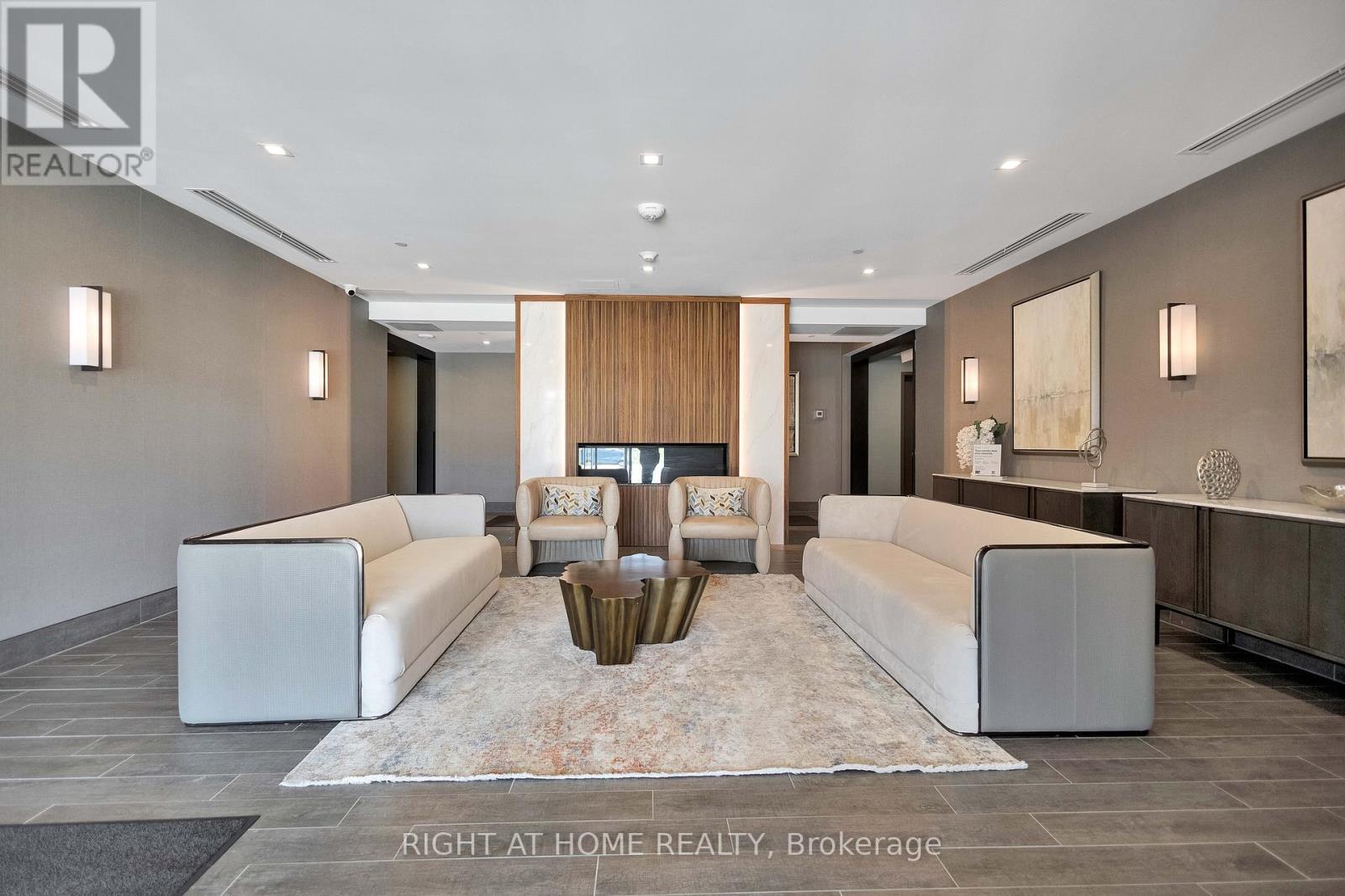 #519 470 DUNDAS STREET E - 27