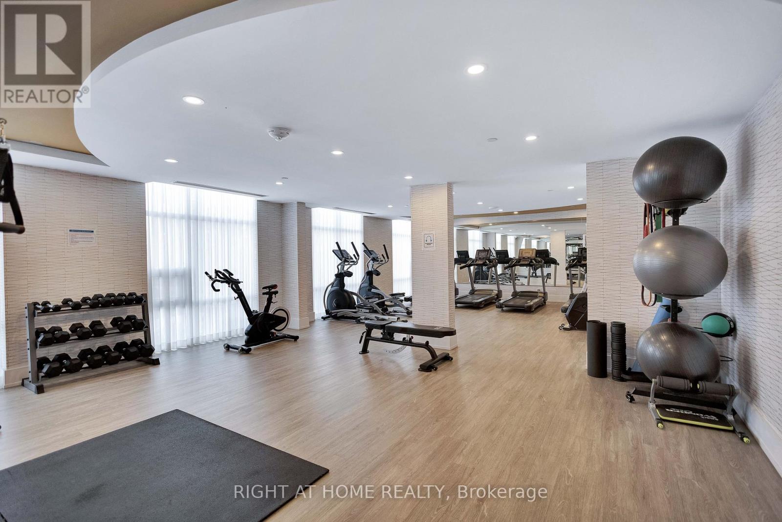#519 470 DUNDAS STREET E - 29