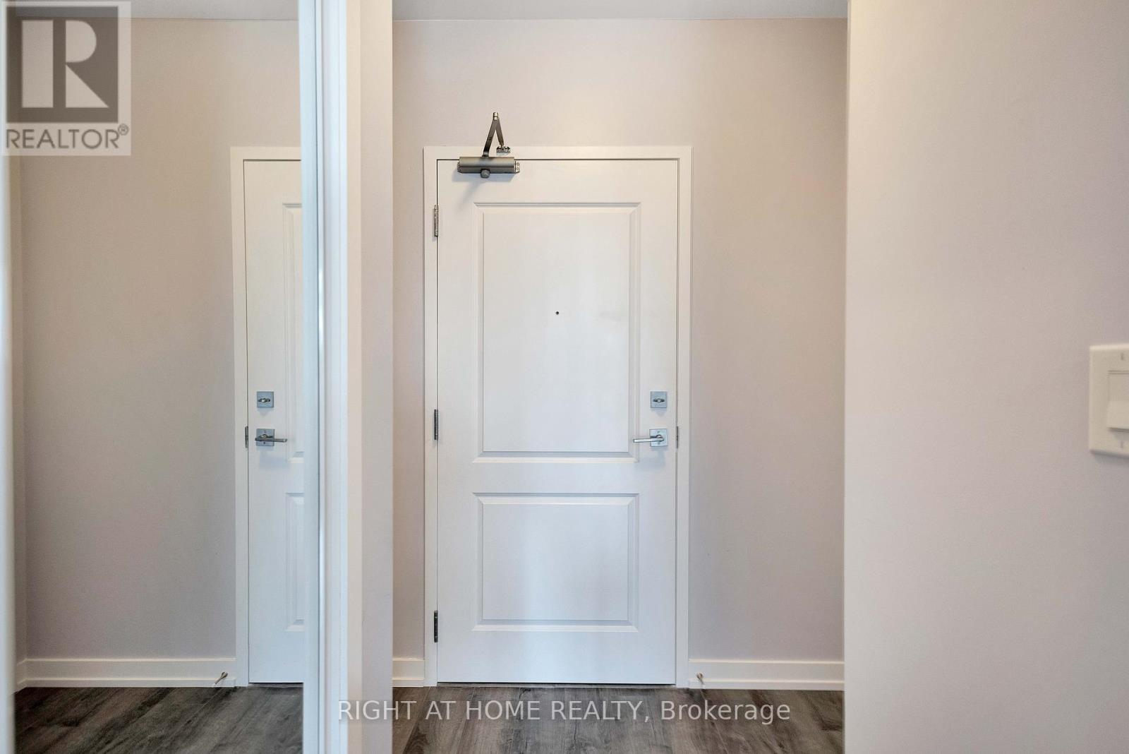 #519 470 DUNDAS STREET E - 3