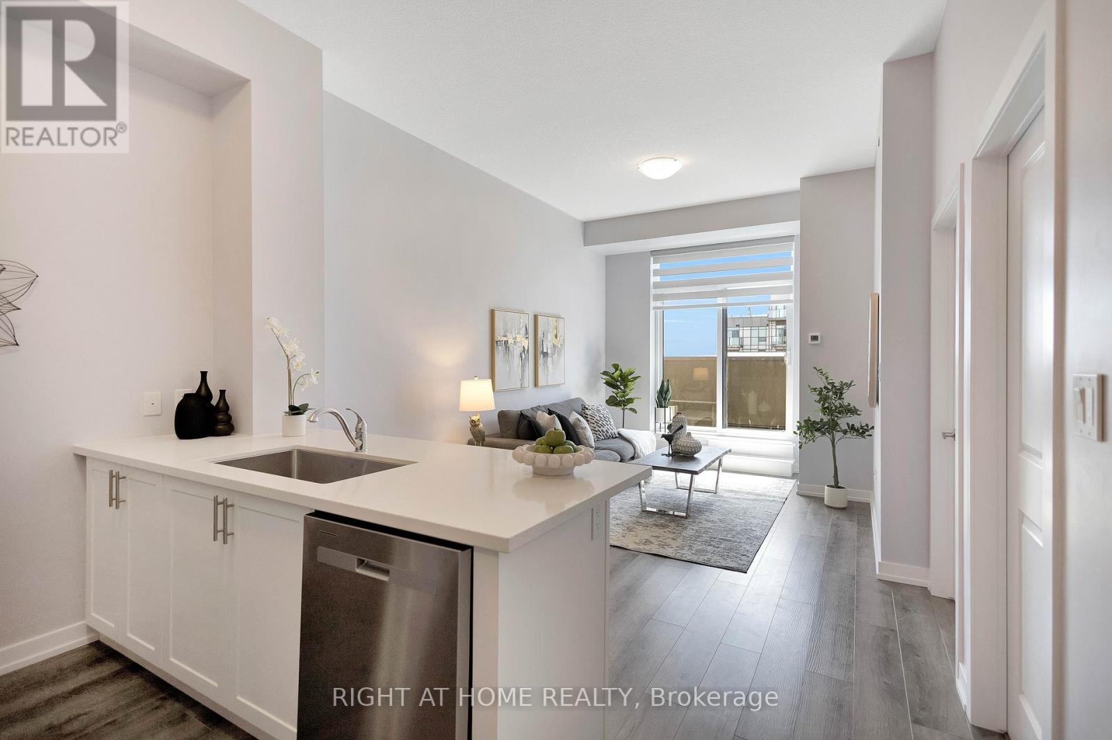 #519 470 DUNDAS STREET E - 4