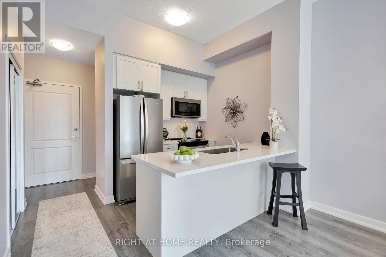#519 470 DUNDAS STREET E - 5