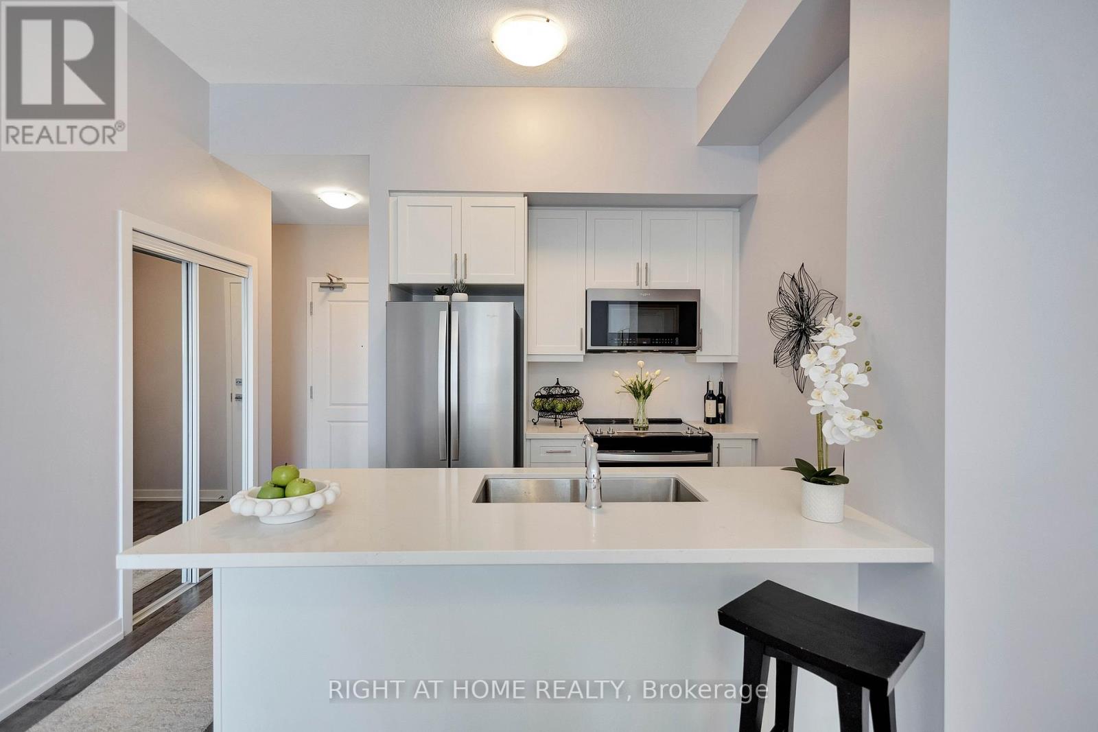 #519 470 DUNDAS STREET E - 6