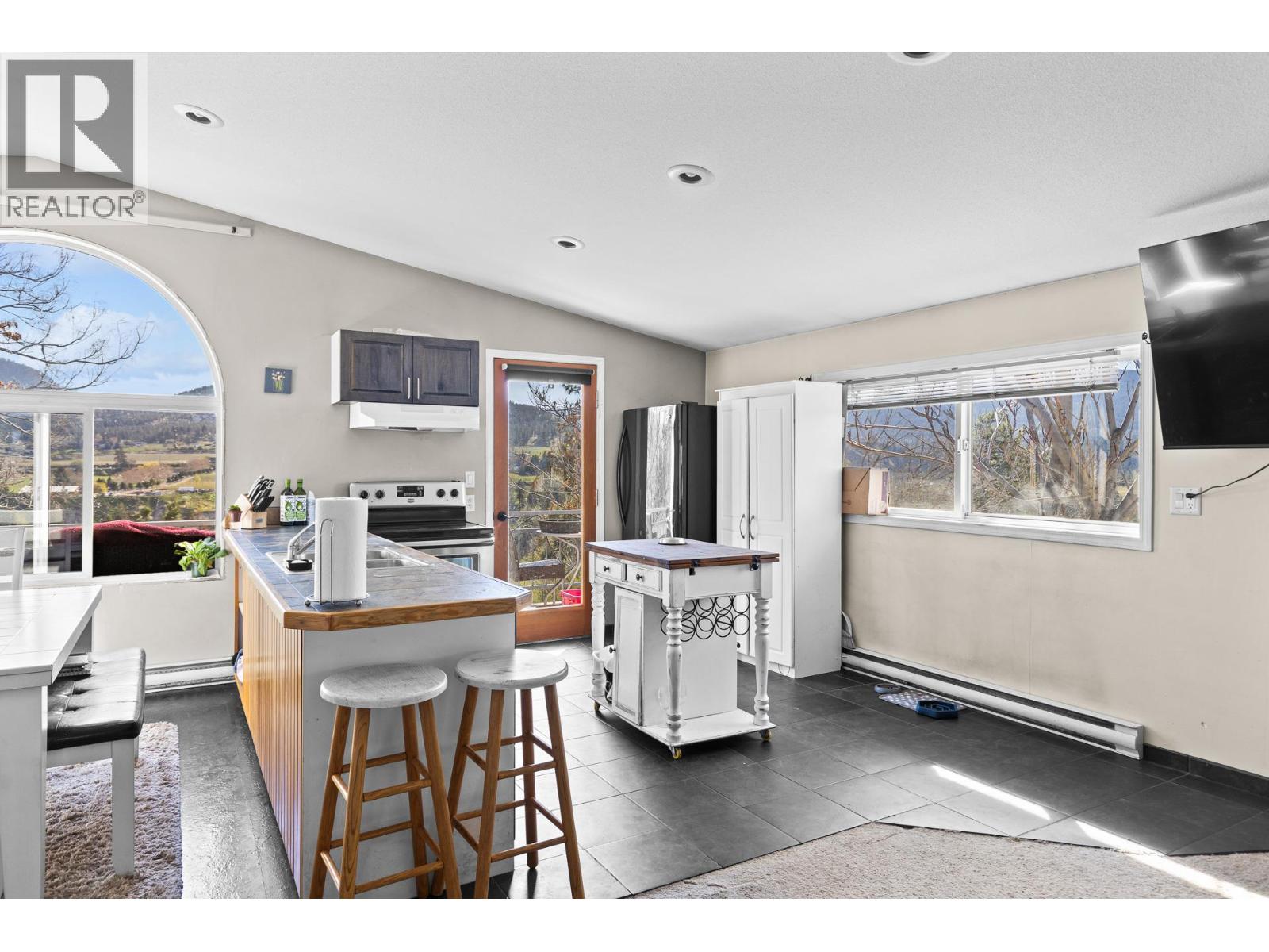 3547 Bemrose Road, Kelowna