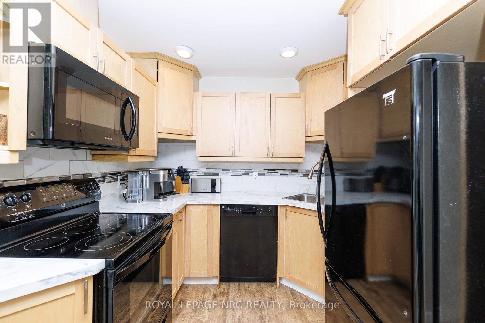 32 DIANNE DRIVE — photo 4