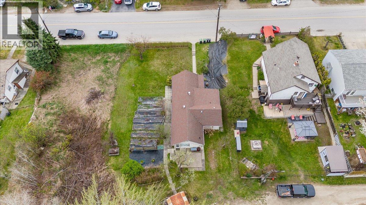 637 9th Avenue - 26