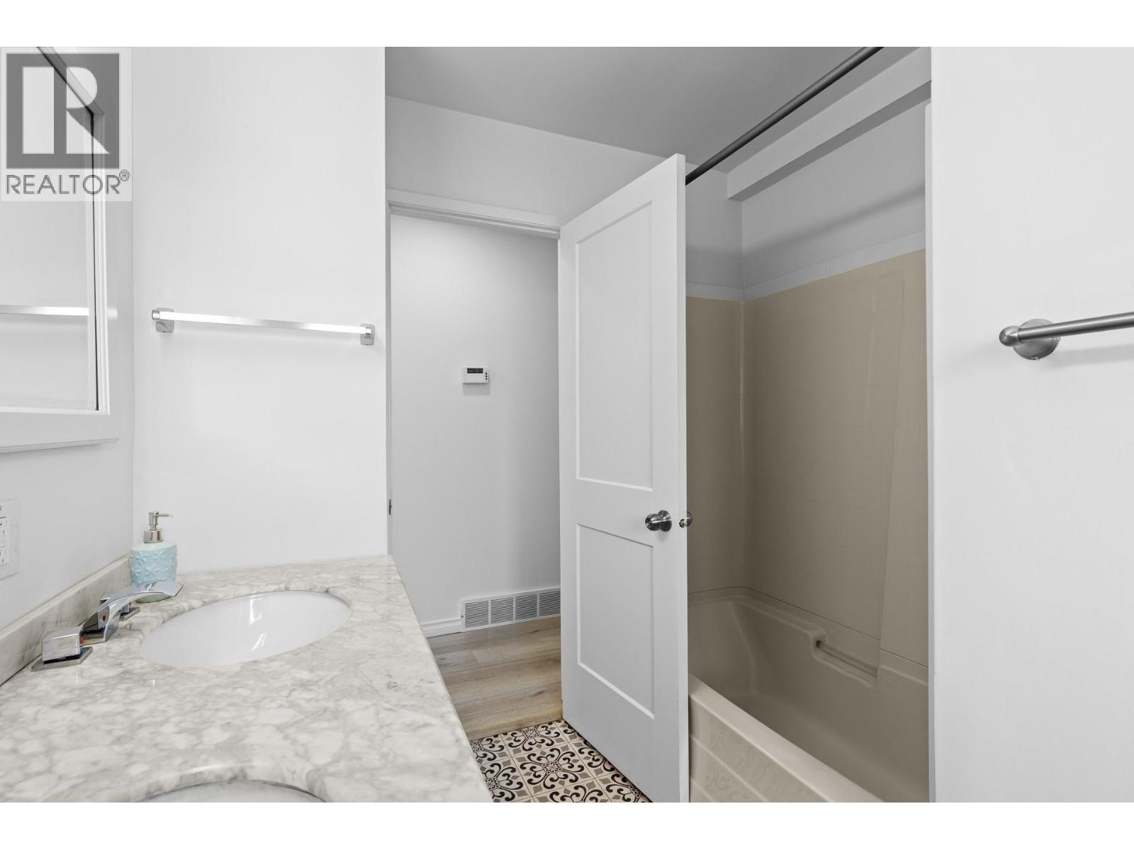  2618 Thacker Drive, West Kelowna