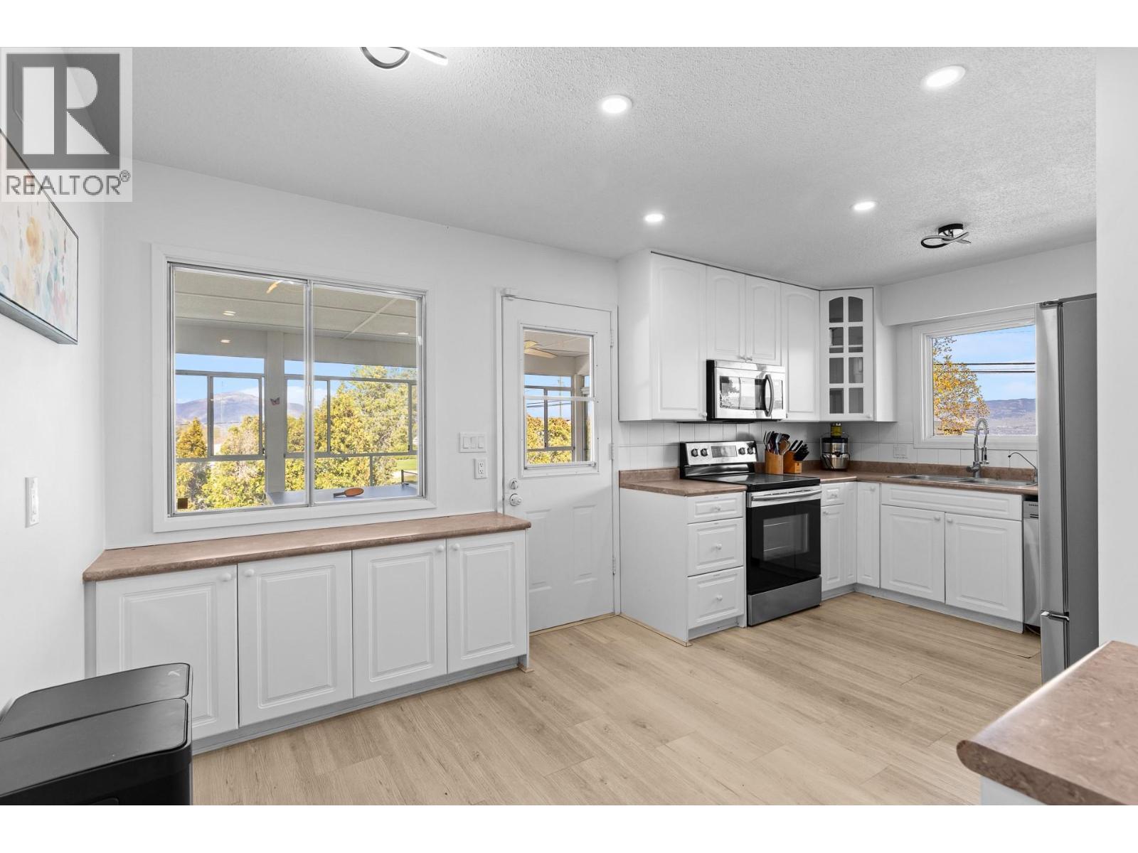  2618 Thacker Drive, West Kelowna