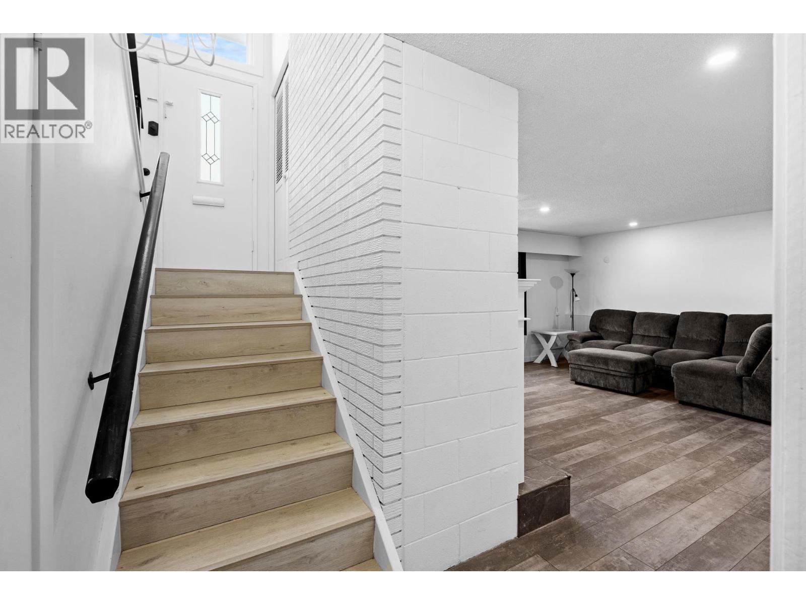  2618 Thacker Drive, West Kelowna