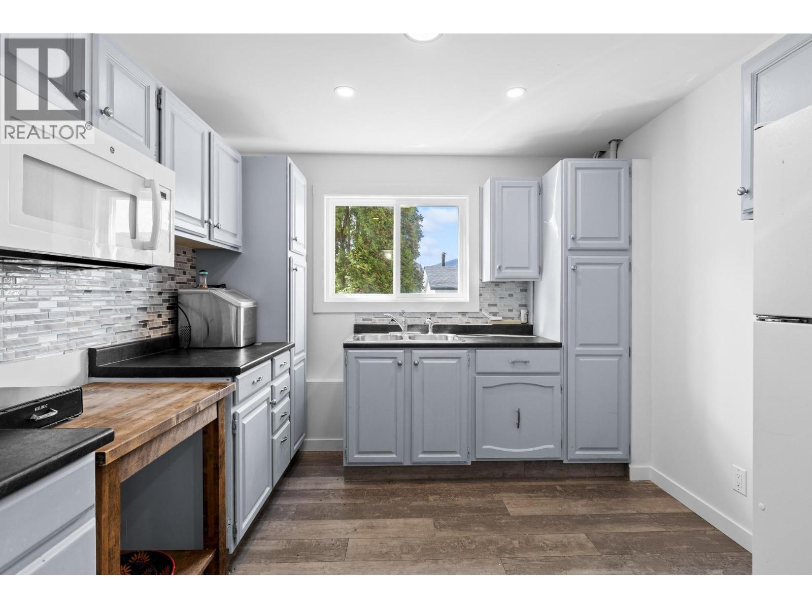  2618 Thacker Drive, West Kelowna