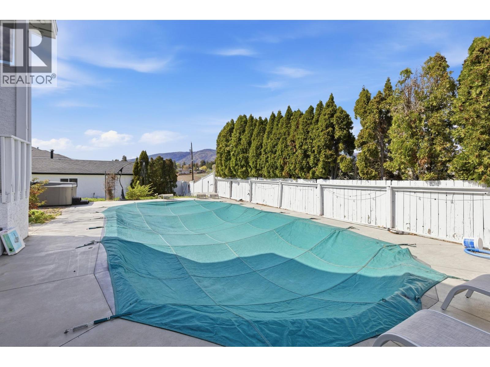  2618 Thacker Drive, West Kelowna