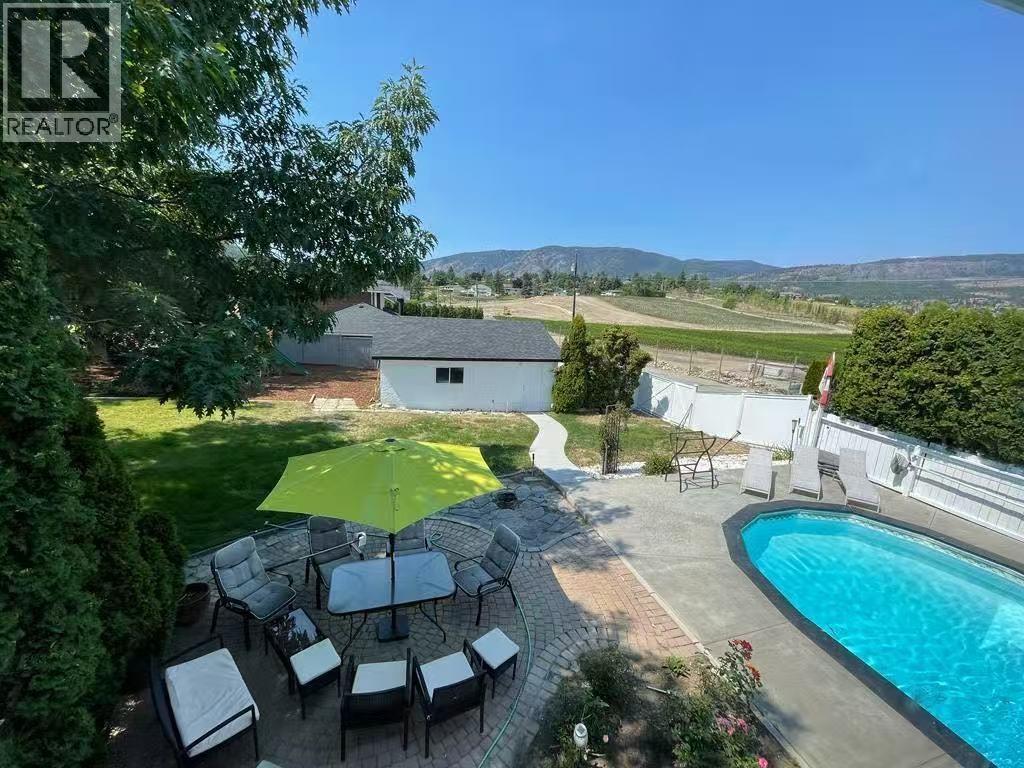  2618 Thacker Drive, West Kelowna