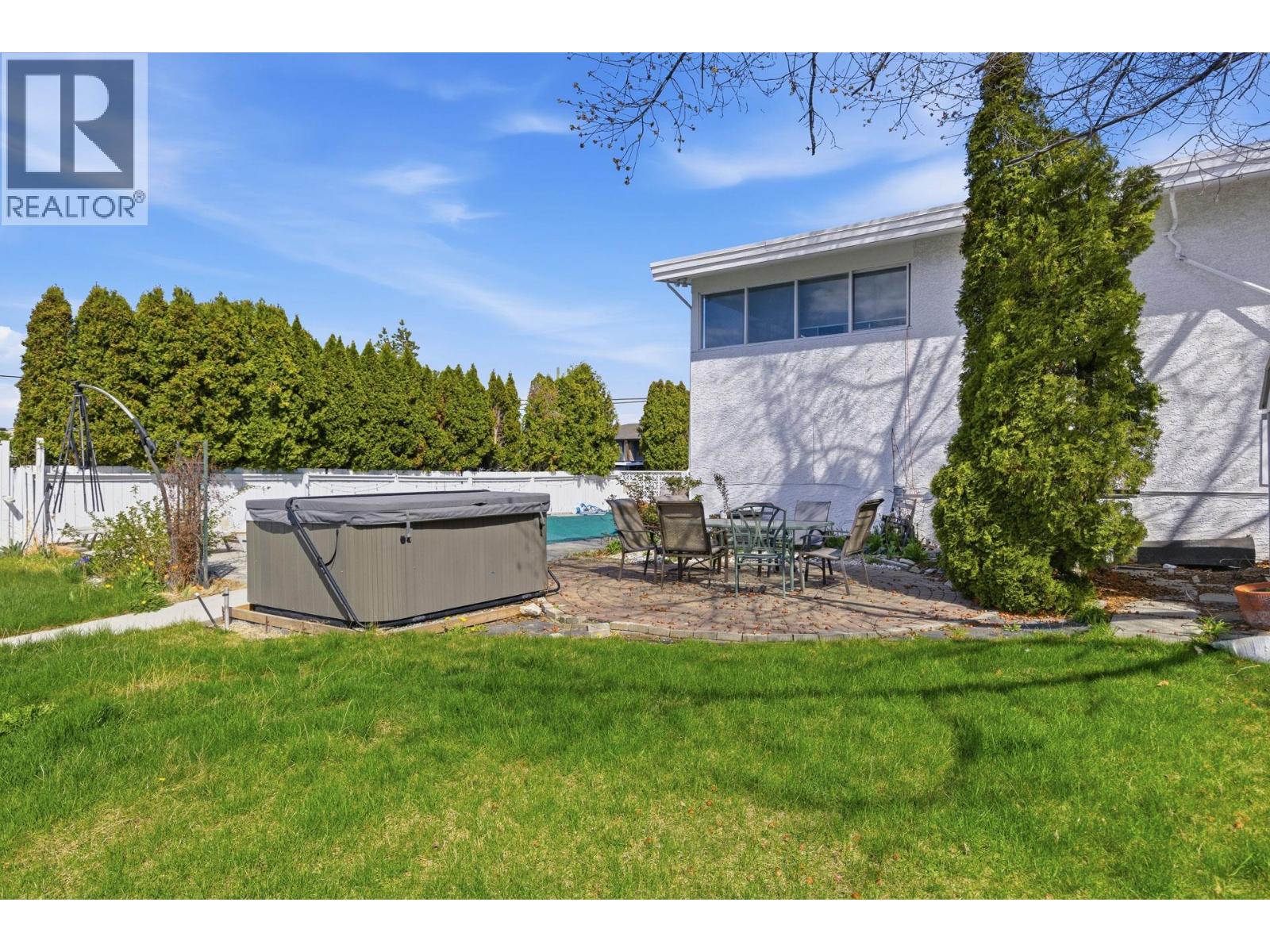  2618 Thacker Drive, West Kelowna