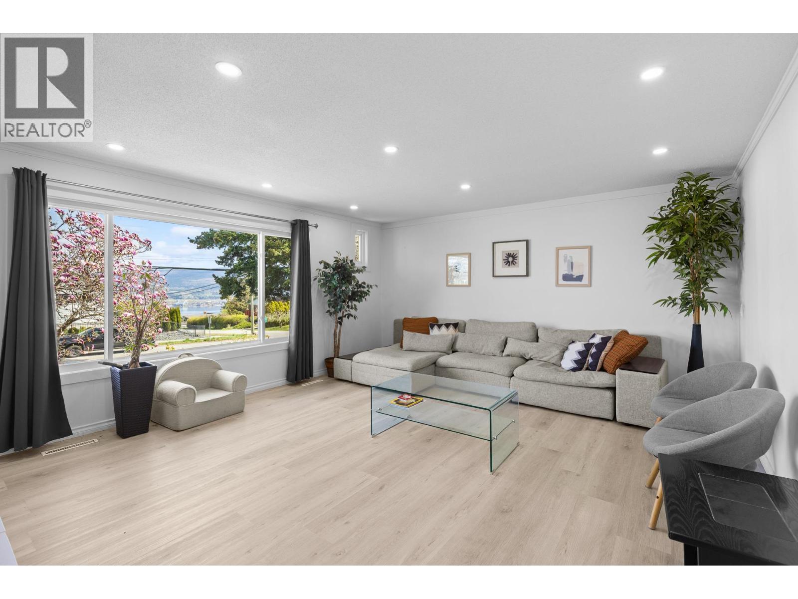  2618 Thacker Drive, West Kelowna