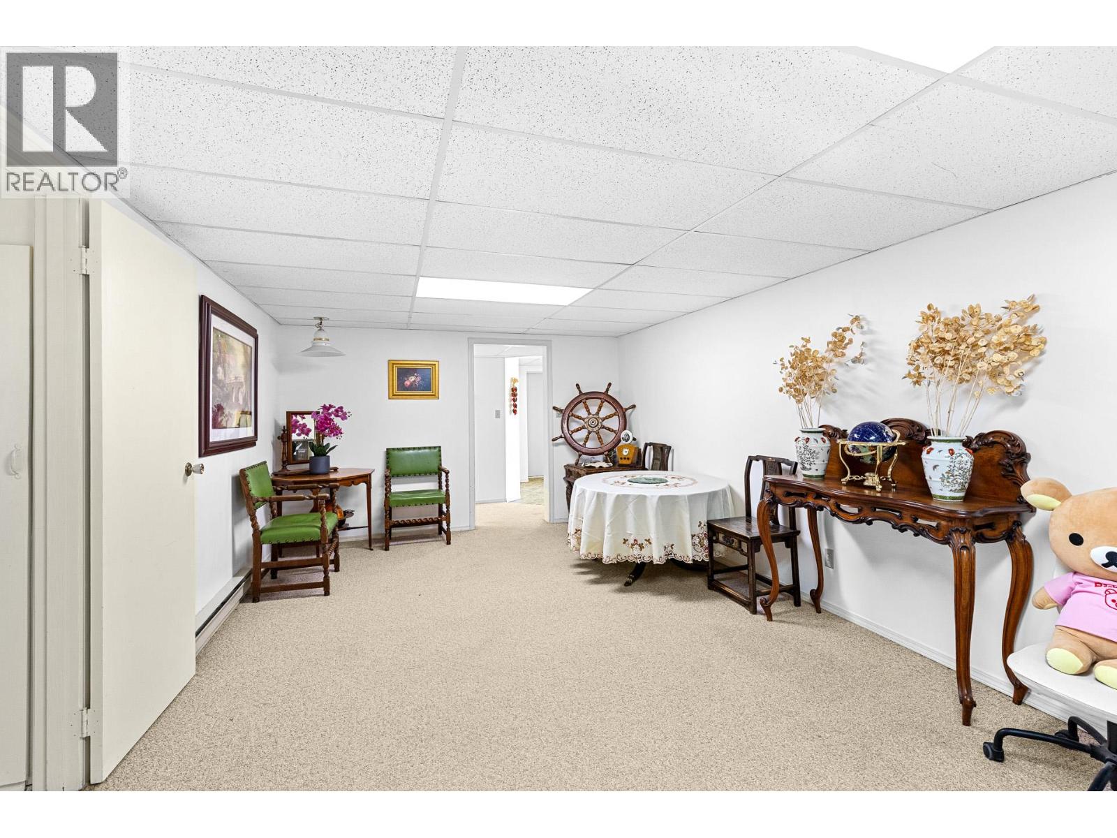  741 Barnaby Road, Kelowna