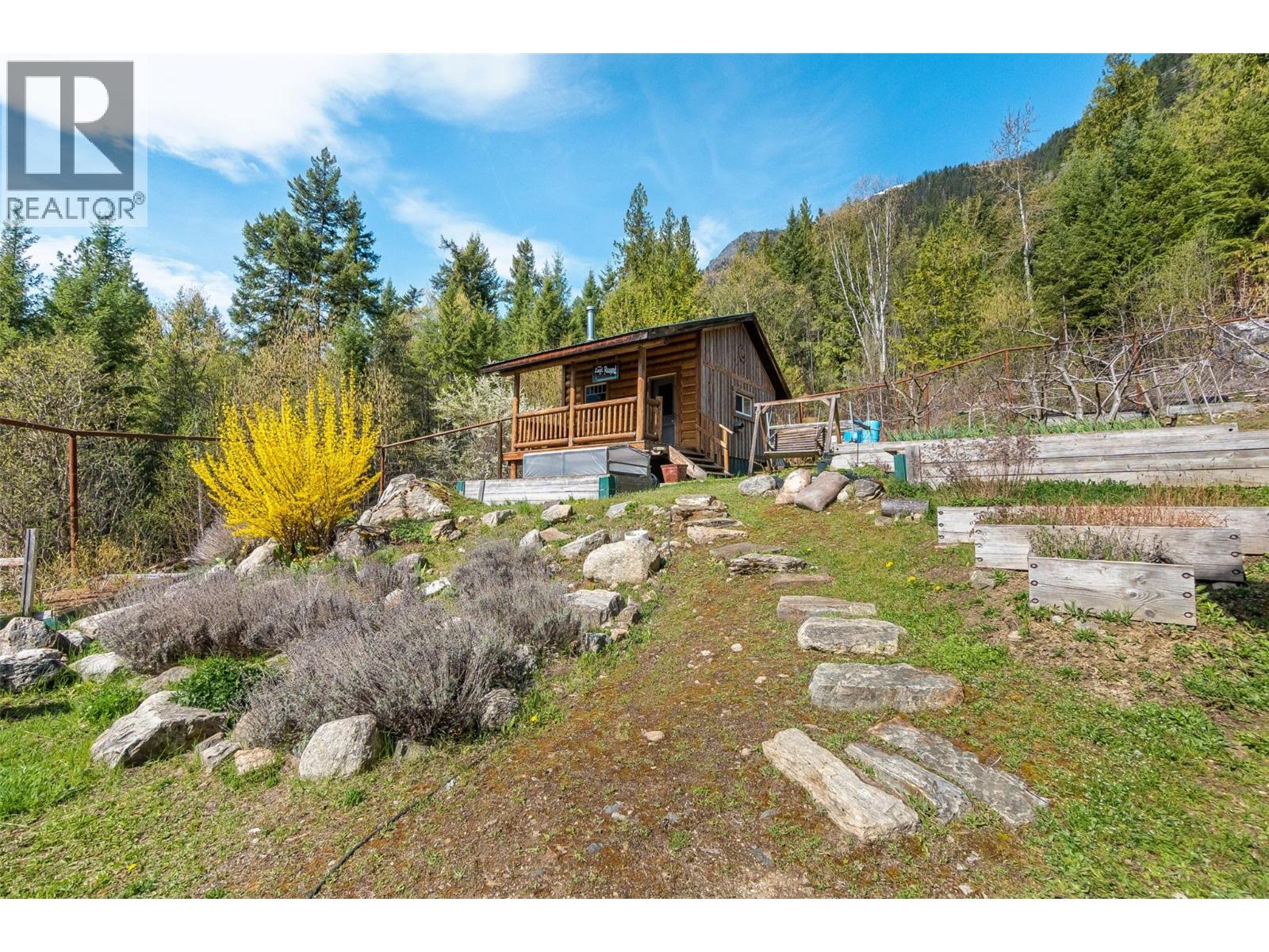 4761 Slocan River Road - 11
