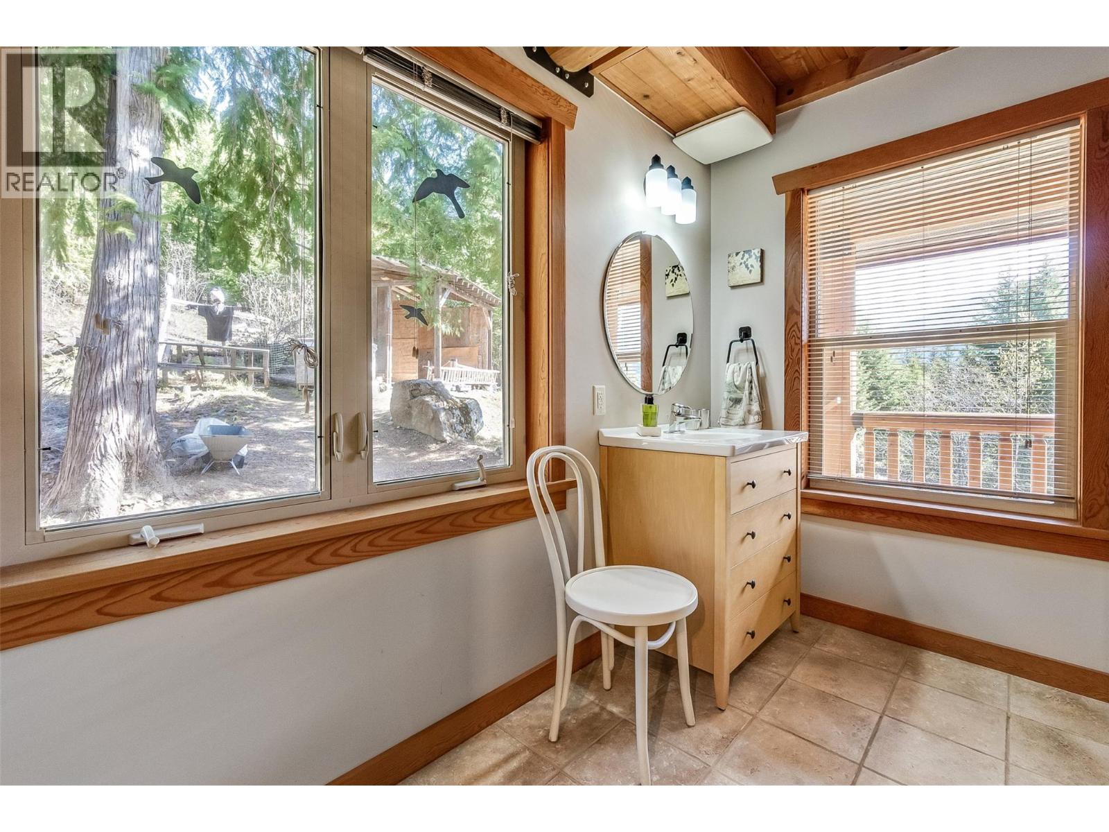 4761 Slocan River Road - 28