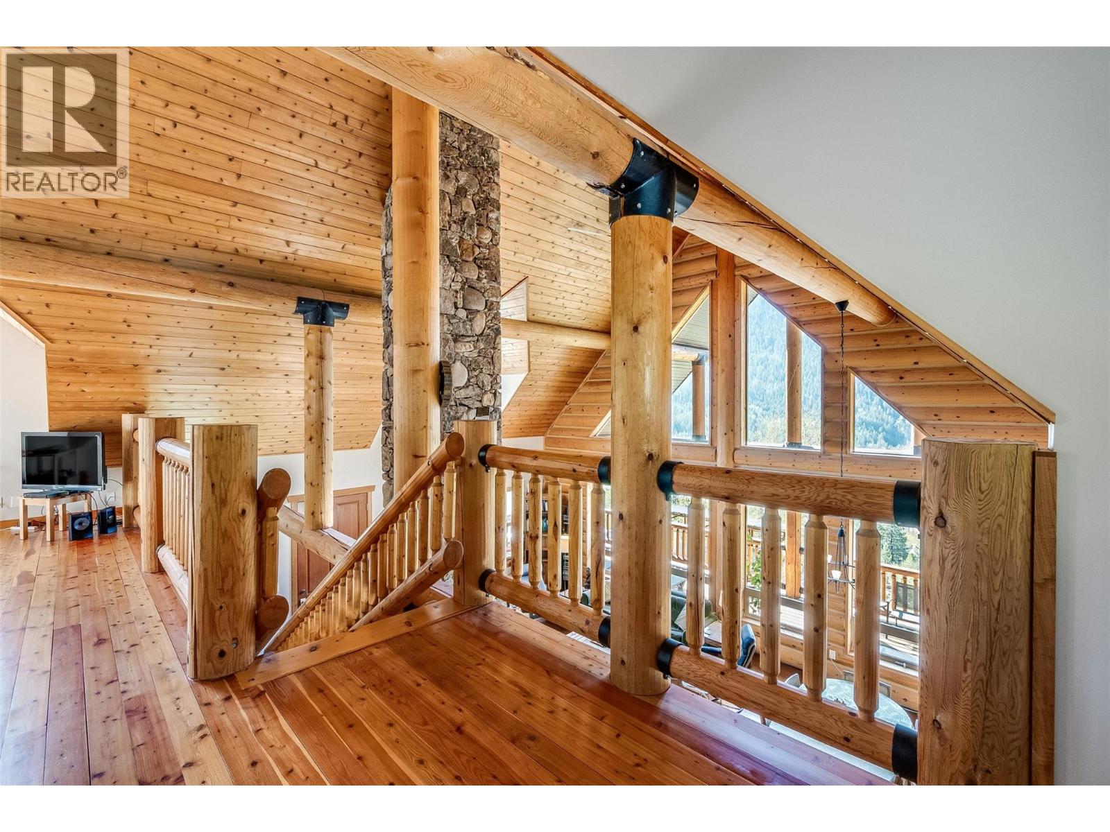 4761 Slocan River Road - 35