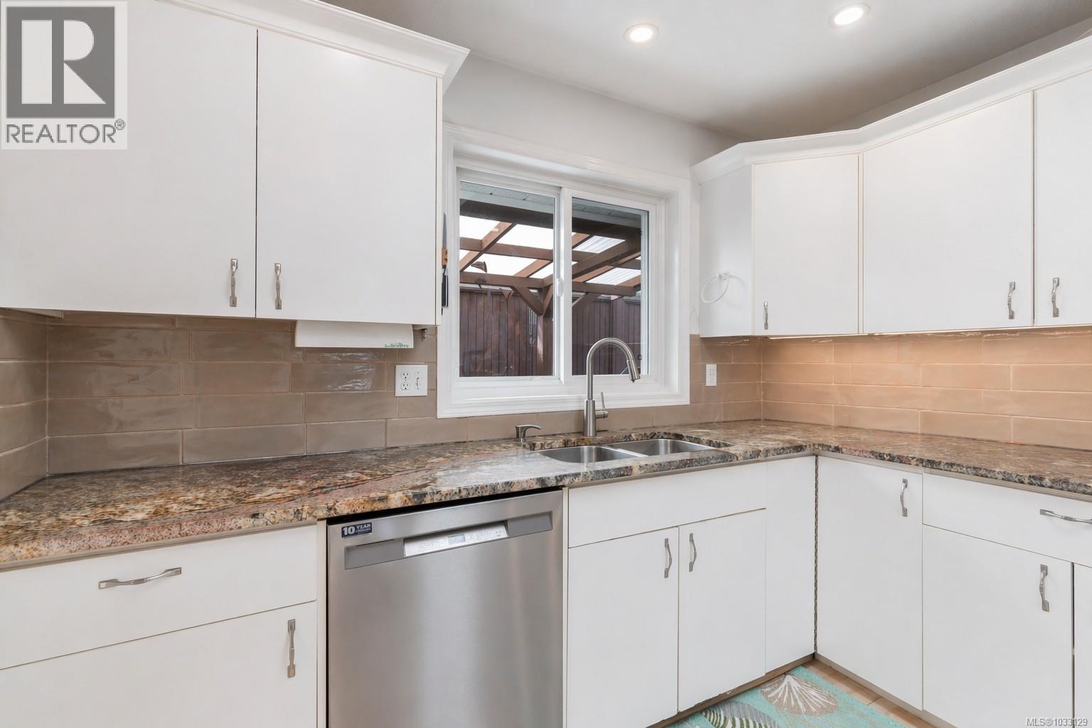 697 Woodburn St - 17