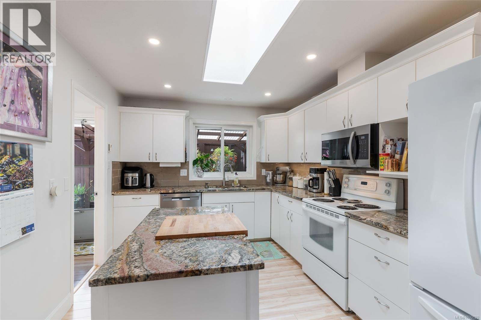 697 Woodburn St - 18