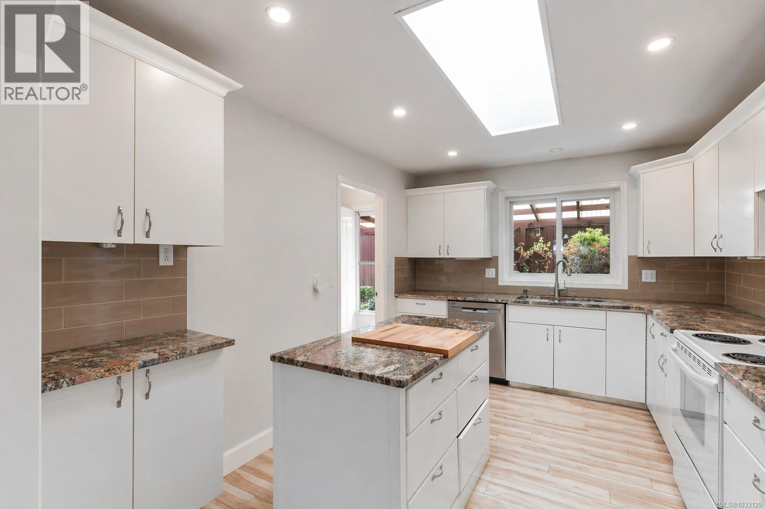 697 Woodburn St - 21