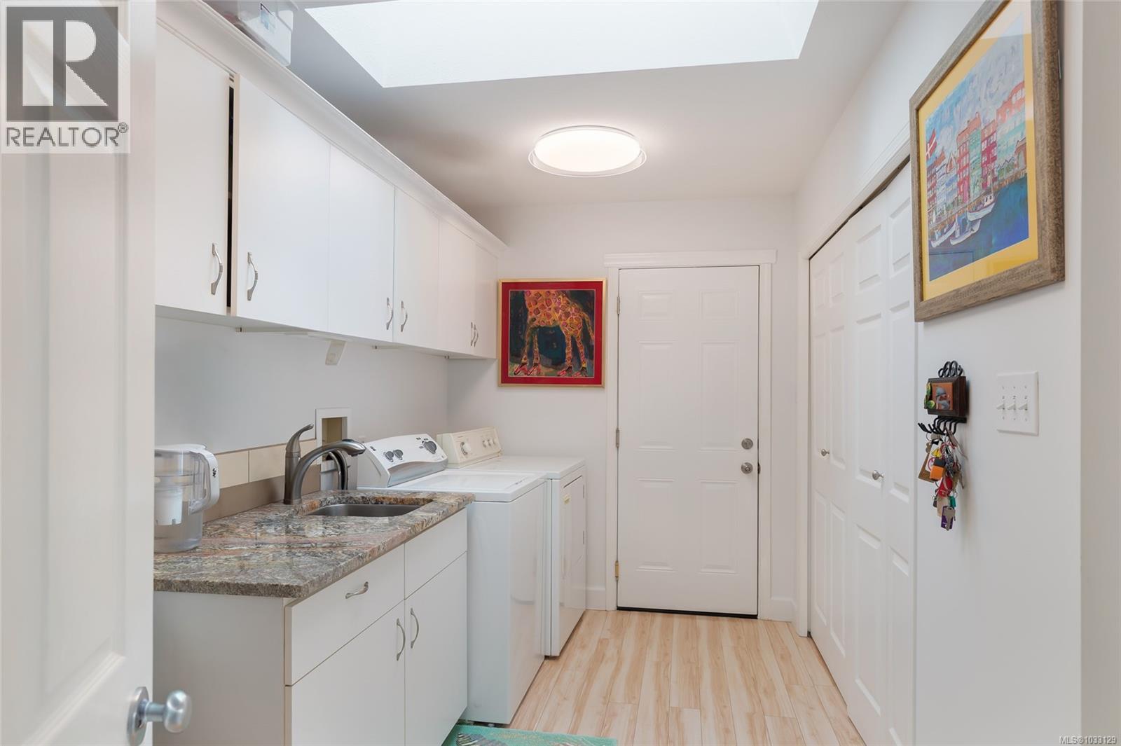 697 Woodburn St - 32