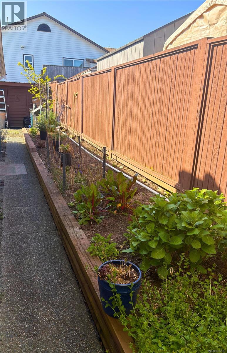 697 Woodburn St - 40