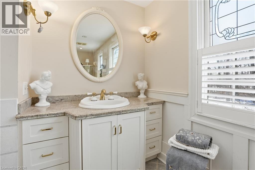 208 NORTH SHORE Boulevard W Unit# Upper, Burlington, Ontario, L7T1A4 — Photo 25