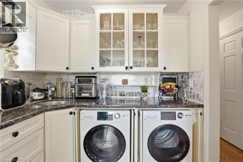 208 NORTH SHORE Boulevard W Unit# Upper, Burlington, Ontario, L7T1A4 — Photo 13