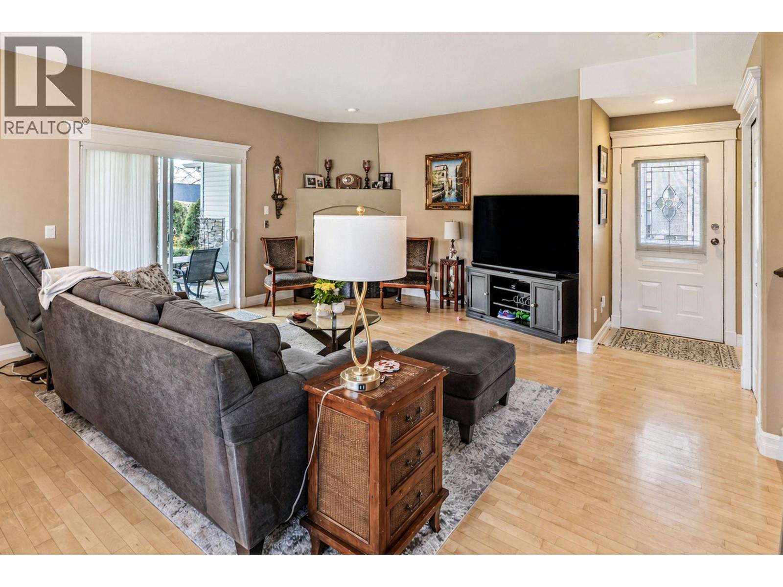 4049 Lakeshore Drive Unit# 105, Kelowna
