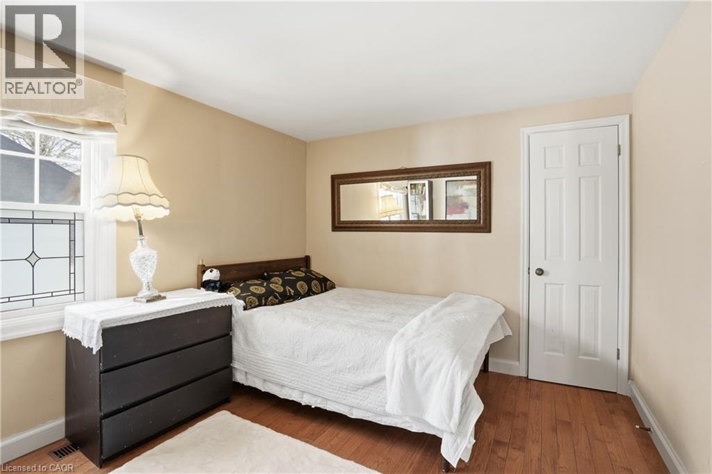 208 NORTH SHORE Boulevard W Unit# Upper, Burlington, Ontario, L7T1A4 — Photo 18