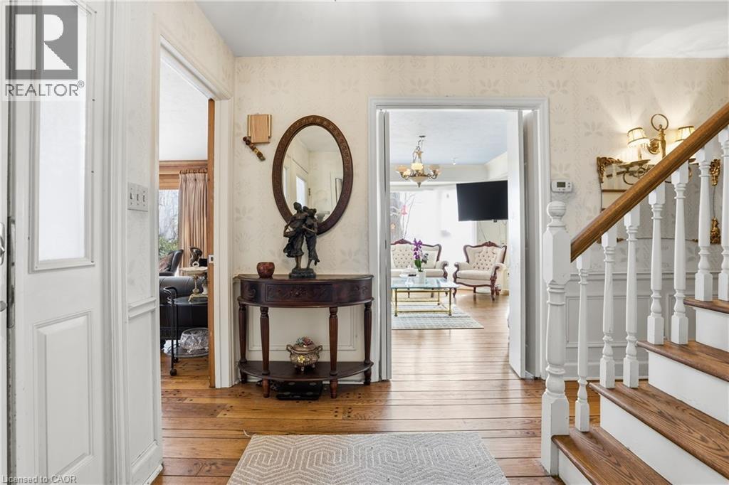 208 NORTH SHORE Boulevard W Unit# Upper, Burlington, Ontario, L7T1A4 — Photo 3