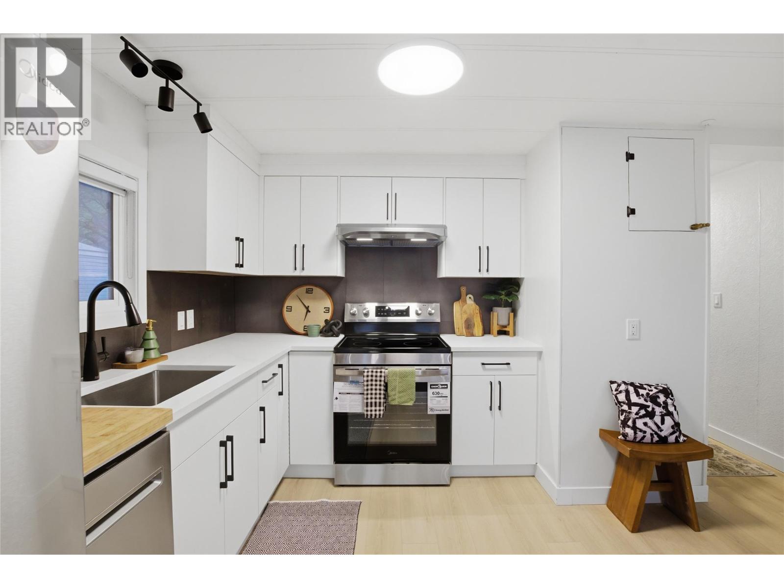 #13 161 Shuswap Avenue - 8