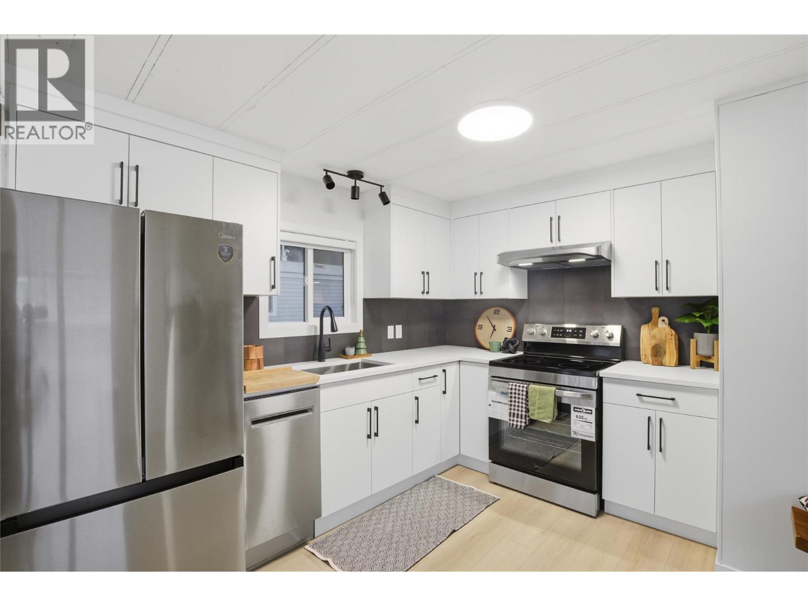 #13 161 Shuswap Avenue - 10